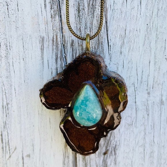 Aventurine Amazonian Ayahuasca Root Bark Pendant - Picture 2 of 6